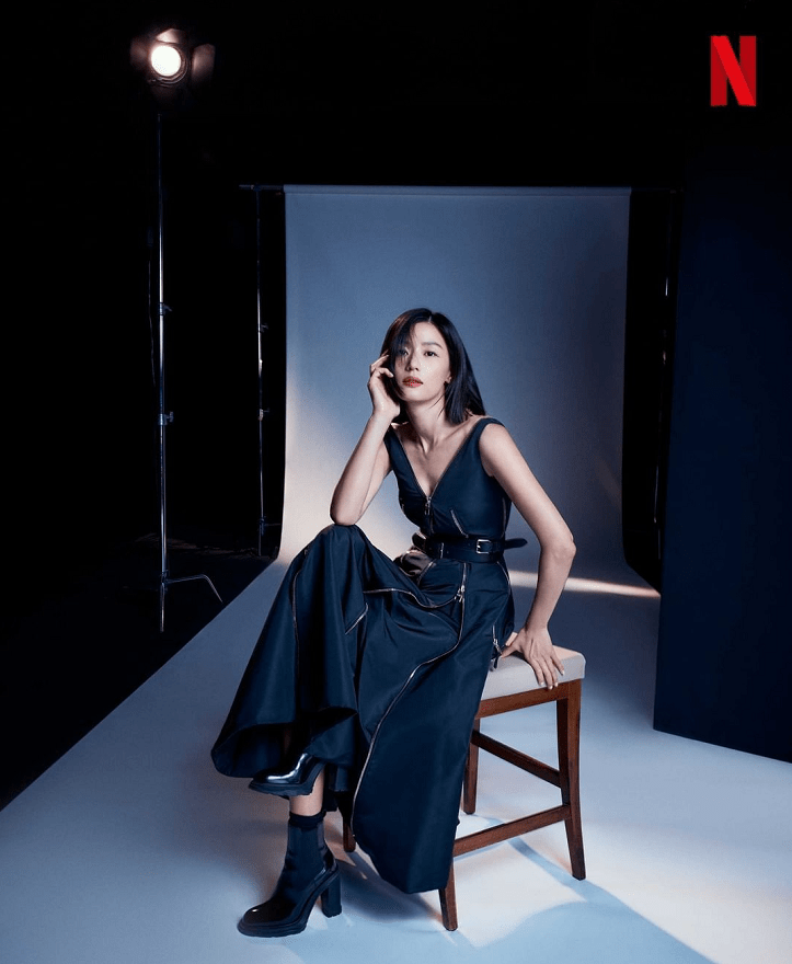 魅力|全智贤久违露脸模样真变了不少,穿镂空V领裙秀腰肌,状态似刘雯