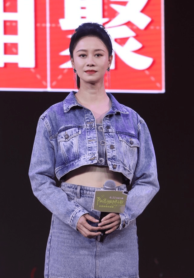 身材|倪虹洁的变化可真大，笑容灿烂却略显沧桑，知性美感更迷人