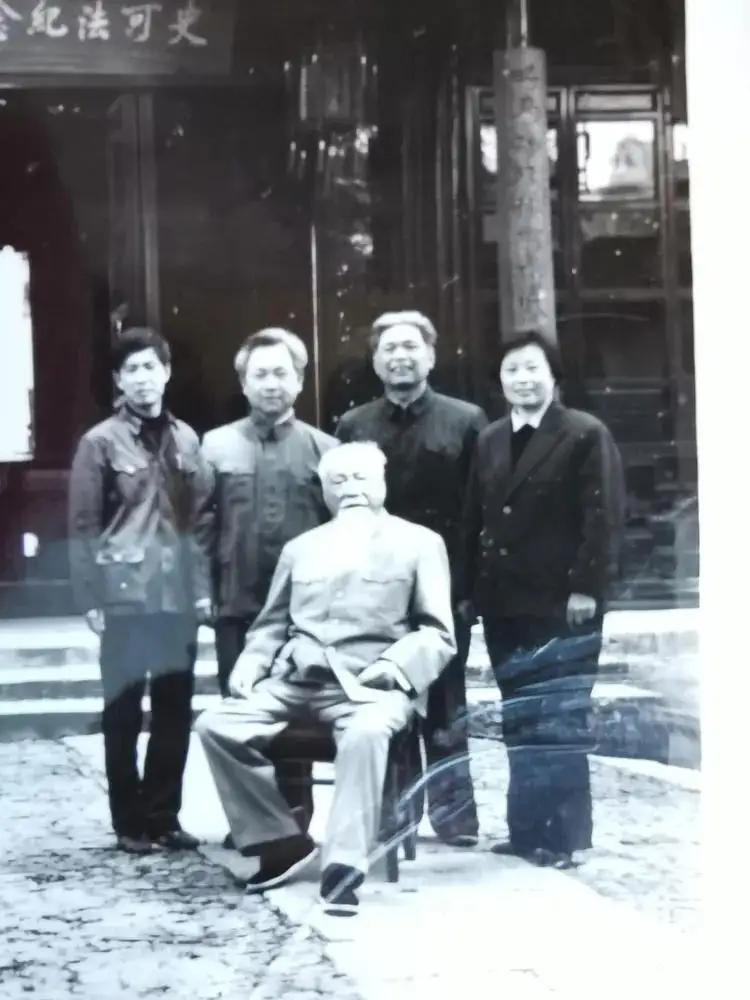 袁淮的短剧，探索现代戏剧的魅力，袁淮的短剧，现代戏剧之魅的探索
