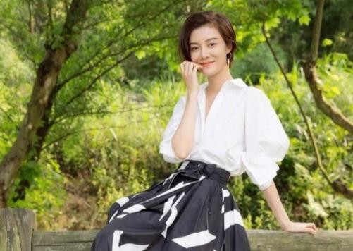 整体|真不是越瘦越好看！39岁车晓瘦到形如枯槁，穿得再大牌也撑不起来