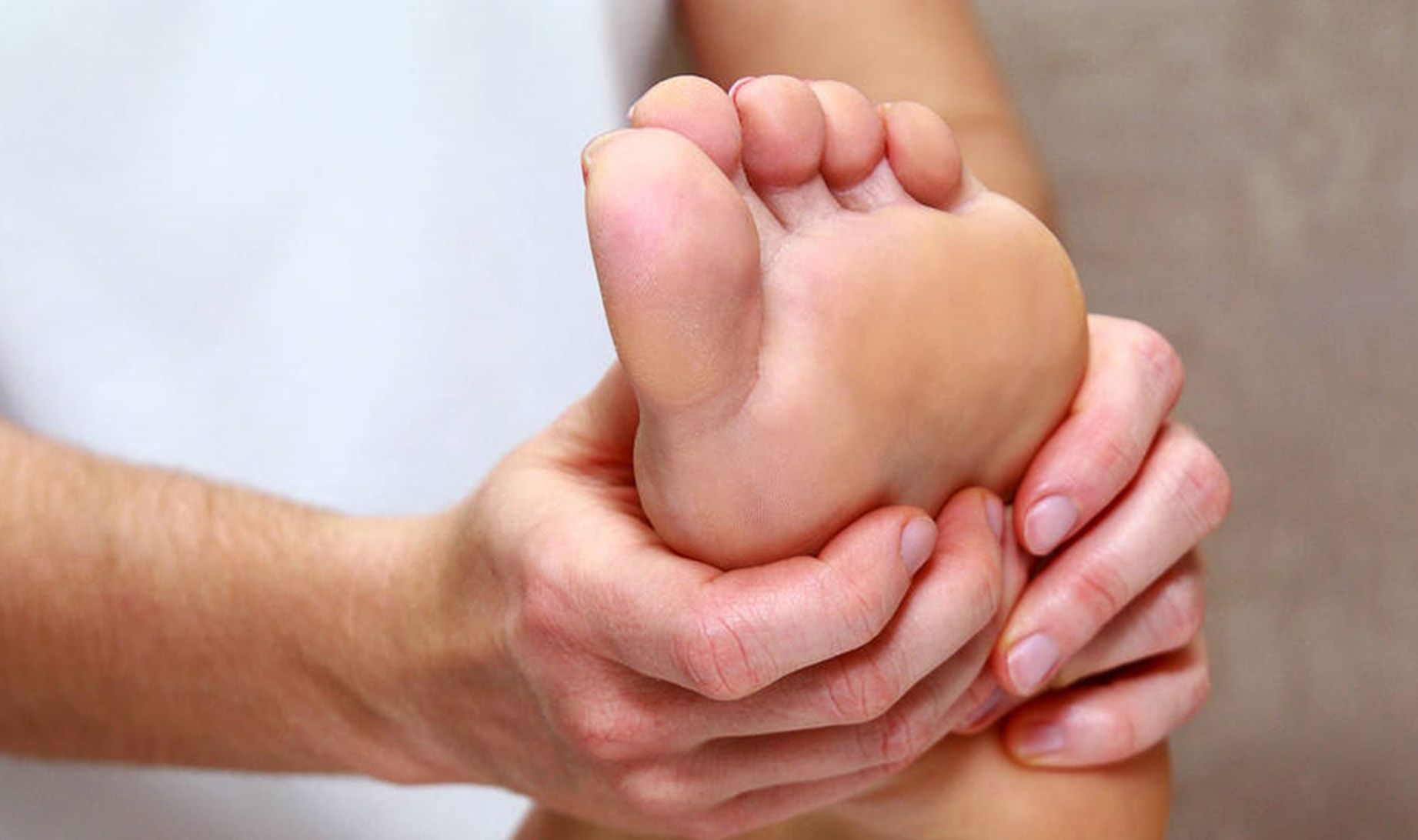 双脚|提醒一下：肝不太好的人，脚和常人相比多有4种不一样