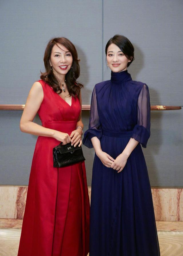 黑色|梅婷扮嫩失败，剪“狗啃刘海”真显老，终于相信她44岁了