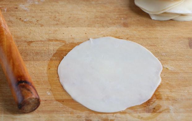 加入适量|饺子皮创意吃法，不包饺子拿去煎，金黄酥脆吃不够