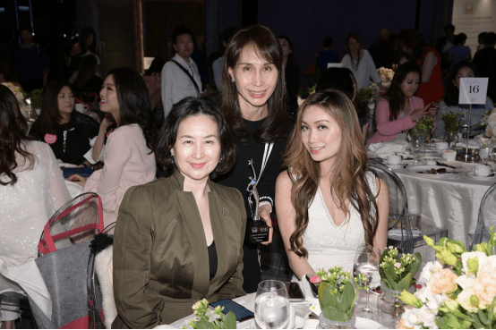 服装|赌王的外孙女感觉“熟透了”，不仅穿的很客气，身材也很立体