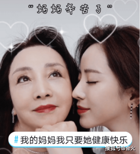 透视|央视主持李思思晒跳舞照！穿透视上衣皮肤白，手上绿宝石戒指吸睛