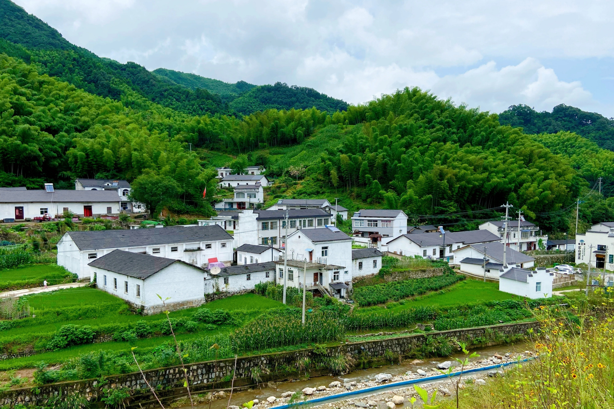 藏在大别山腹地的皖西古村,夏日旅游好去处,知道的游客不多