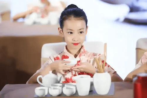 能力|萌娃穿搭潮范儿十足,气场全开,原来打扮孩子有这么多好处