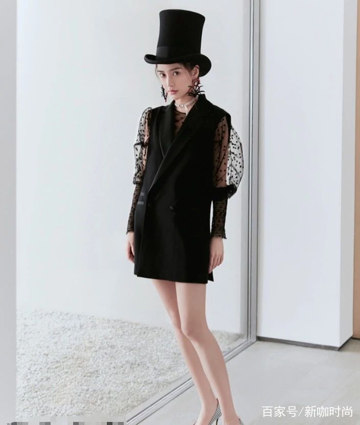 新造型|Baby真厉害啊，“俏皮西装裙”都可以驾驭，酷帅又甜美