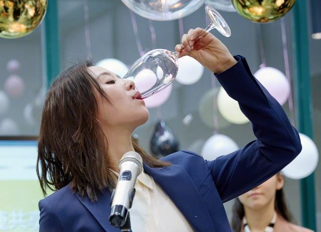 亲爱的|《亲爱的自己》烂尾后评分上涨？男主女二疑似HE，国产剧出了奇迹