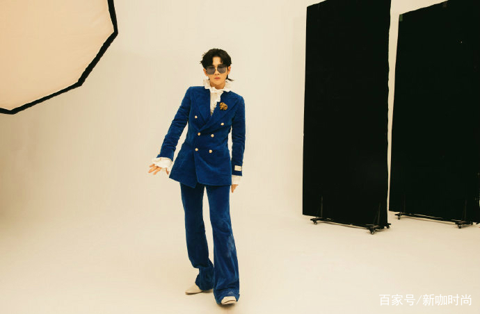 周震|周震南再也不穿妈妈的衣服了,“英伦风”造型,很男人