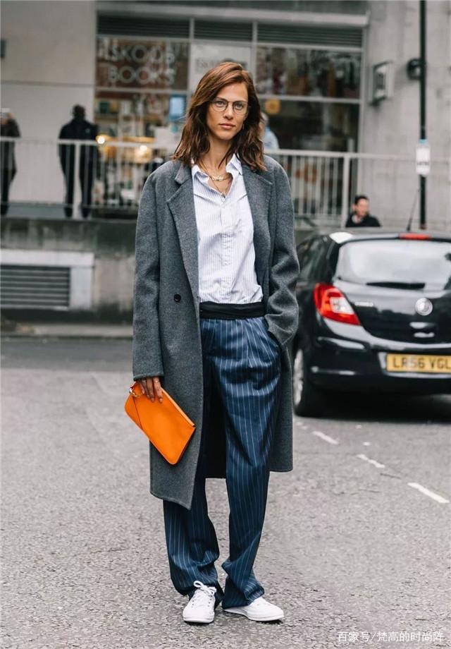 乐福|大衣别配靴子了！今年流行这3双鞋子，舒适百搭，中年妈妈都爱了