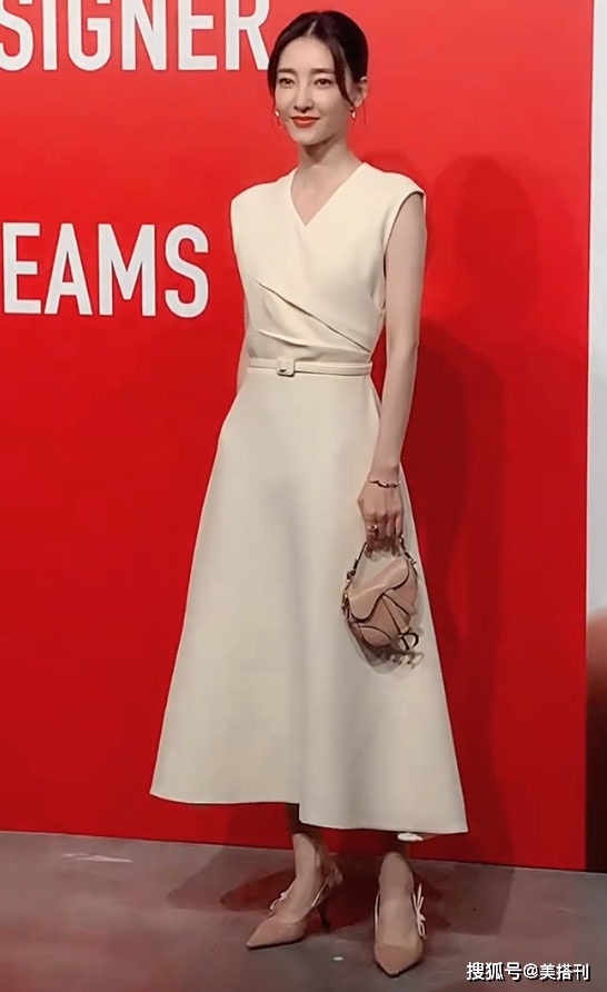 黑色|赵丽颖真厉害！和景甜王丽坤等未婚女星同框，丝毫不输年轻气质佳