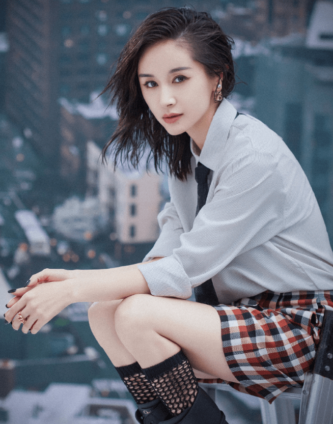 好身材|王子文潜游美照被疯传,穿泳衣好身材清晰可见,看到侧身时我呆了