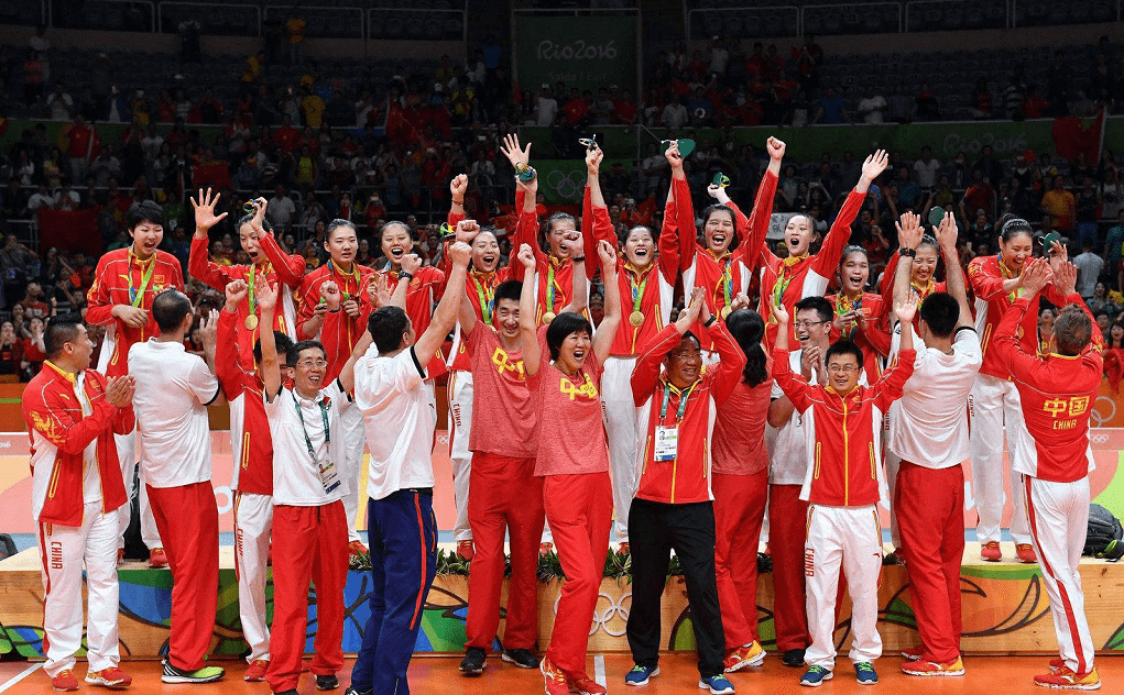 东京奥运会奏响中国国歌东奥会首金诞生00后女孩创造奇迹
