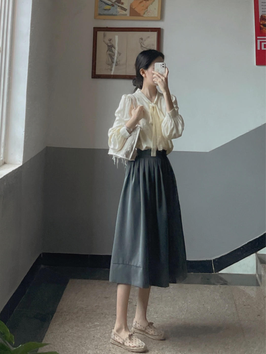 高个子|教师要怎么搭配才大方得体，衬衫搭配半身裙，跟着这样穿准没错！