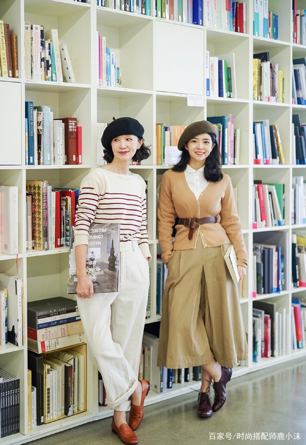 大衣|这对“神仙母女”的极简穿搭太美，值得50岁妈妈借鉴，优雅又时尚