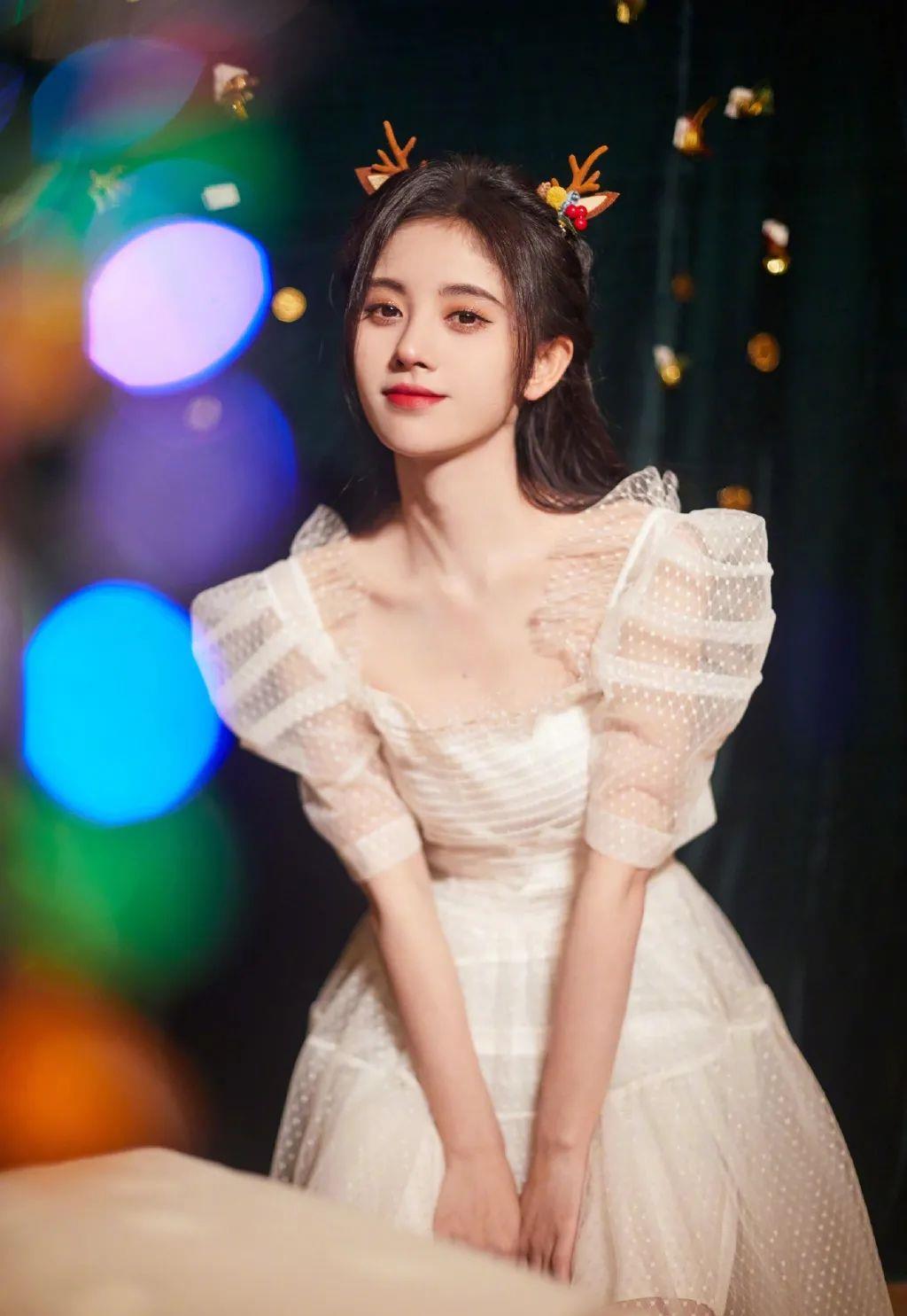 的比例|鞠婧祎为何总穿错？短上衣+高腰裤并不是小个子的最优选