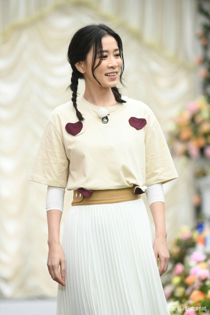 身材|76年范玮琪、75年佘诗曼，告诉我们：少女感，真不是装嫩那么简单