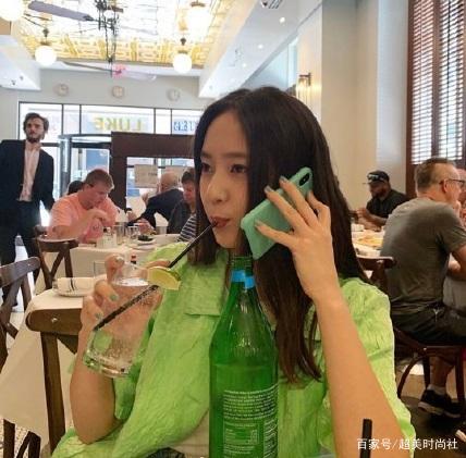 牛油果|魏璎珞穿牛油果绿撞衫皇后娘娘，这抹“绿”让女明星争相带货？
