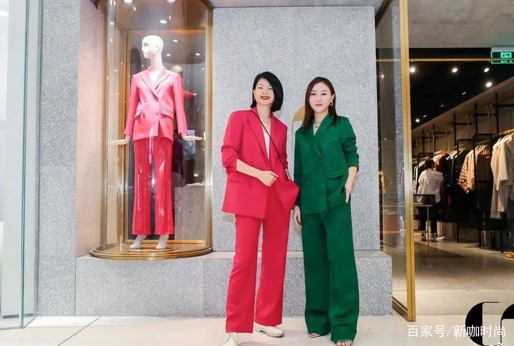 颜色|被“丑模”吕燕惊艳了，一袭深玫粉西装加身，高级感溢出屏幕