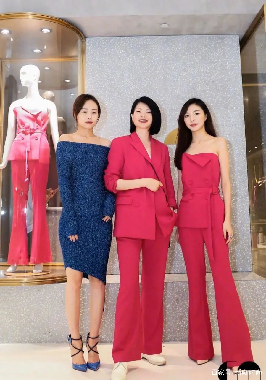 颜色|被“丑模”吕燕惊艳了，一袭深玫粉西装加身，高级感溢出屏幕