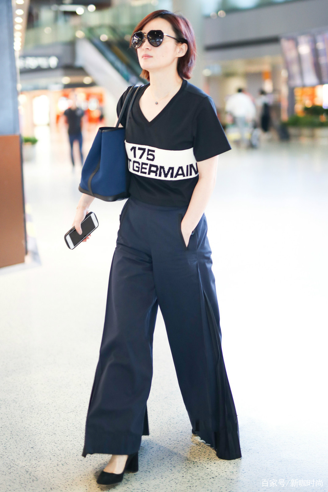 蒋勤勤|44岁蒋勤勤复工，穿休闲装身形似少女，难怪琼瑶曾赞她：轻柔似水