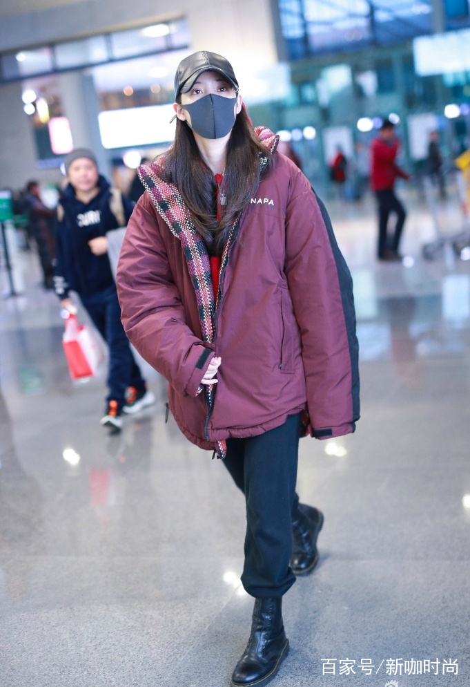 小姑娘|欧阳娜娜把3000多元的外套穿成地摊货，包裹严实差点认成“爷们”