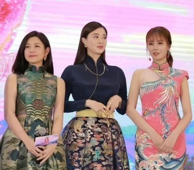 的作用|选对了衣服的蒋欣太不一样了，穿紧身款的宫廷裙，华丽而又耀眼