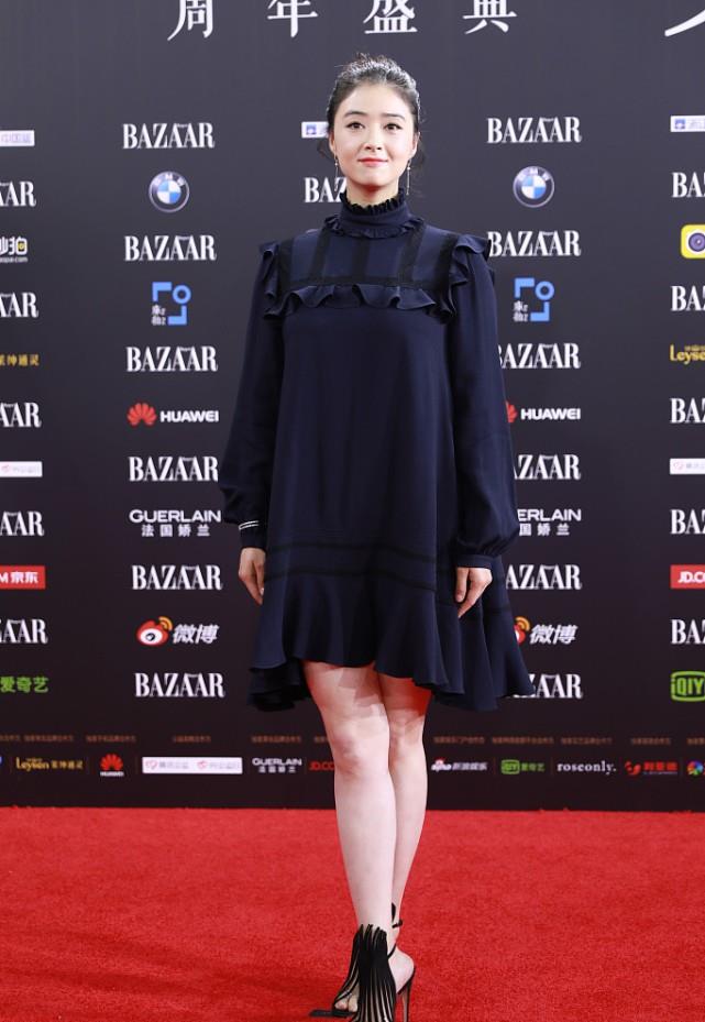 的作用|选对了衣服的蒋欣太不一样了，穿紧身款的宫廷裙，华丽而又耀眼