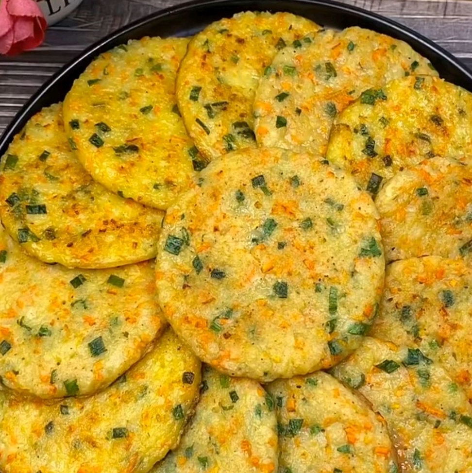 蔬菜|最简单的早餐蔬菜饼，手不沾面，营养好吃，几分钟就搞定