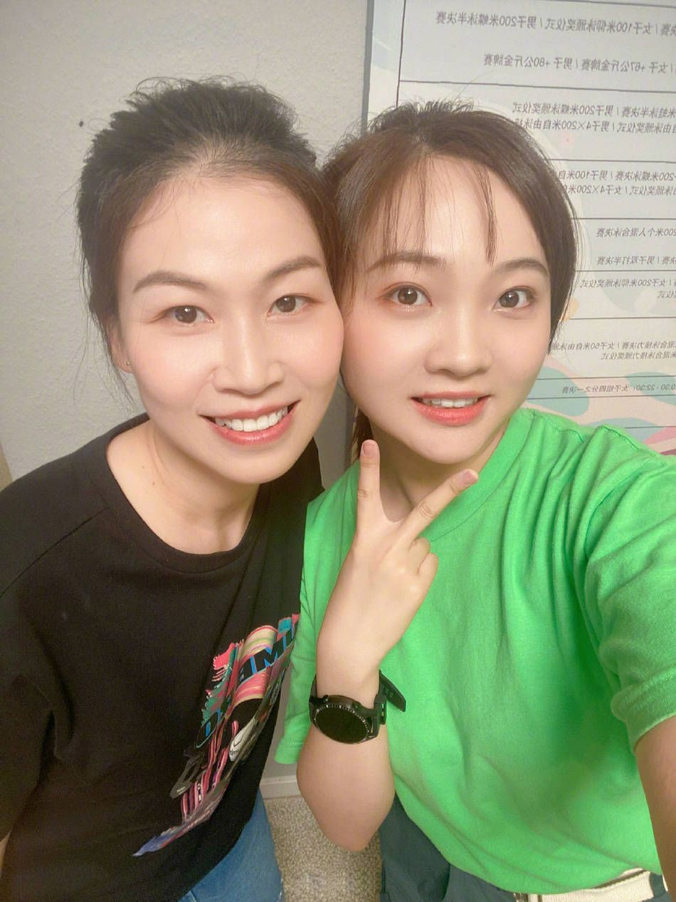 少女|林妙可晒照自然真实，才22岁的少女年纪，打扮的却像中年大妈！