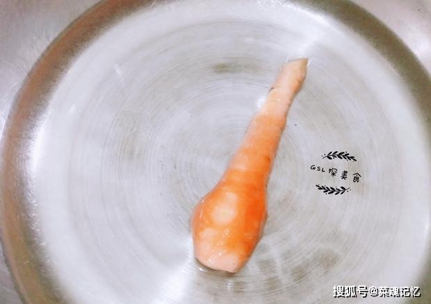 加入适量|一个胡萝卜一碗糯米粉，做成早餐给孩子吃，咸香软糯，做法简单