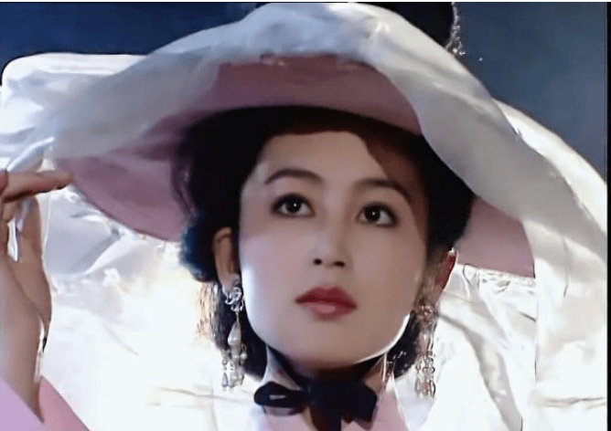 她凭什么被称为 大陆第一美人 看看年轻时的照片惊艳了时光 陈红
