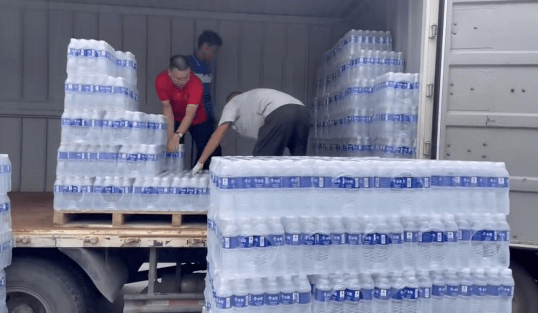 “抗洪救灾 驰援郑州、新乡”商丘志愿者在行动 