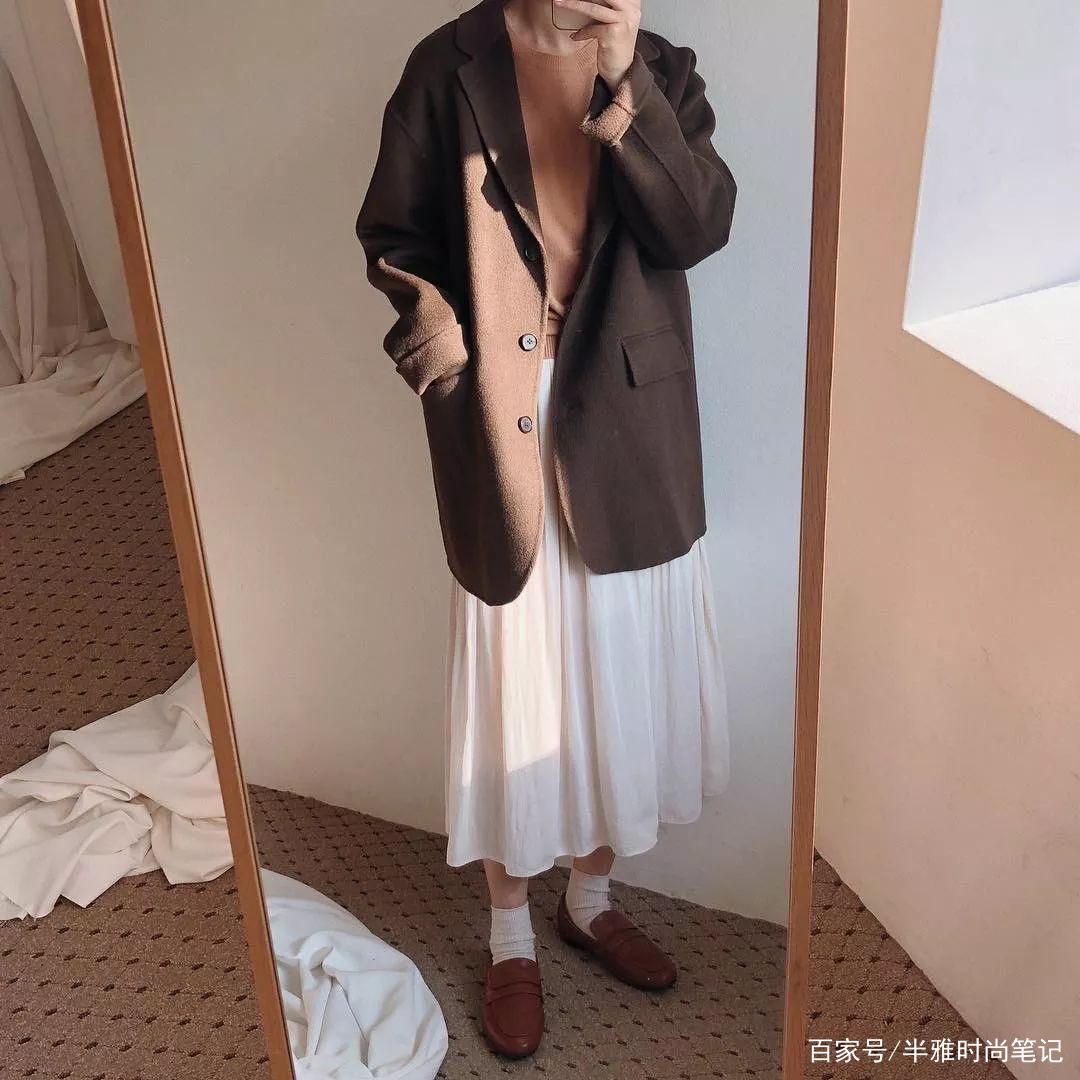 扣子|长外套+平底鞋=今秋最火混搭,洋气炸了!
