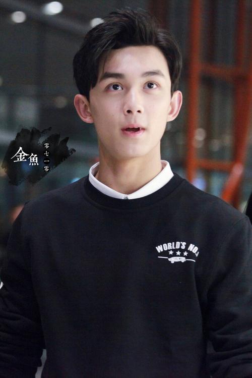 黑色|明星的早秋时尚穿搭，看完你就知道怎么穿了