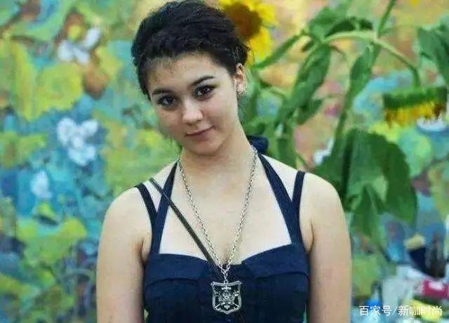 样式|张铁林混血女儿长这样，大眼高鼻欧美范儿十足，美得不像亲生！