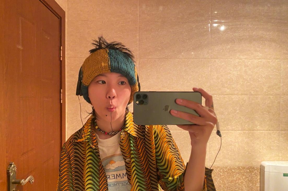 卫衣|窦靖童的时尚让人不想评价，穿得比“阿姨”还花花，一般人难接受