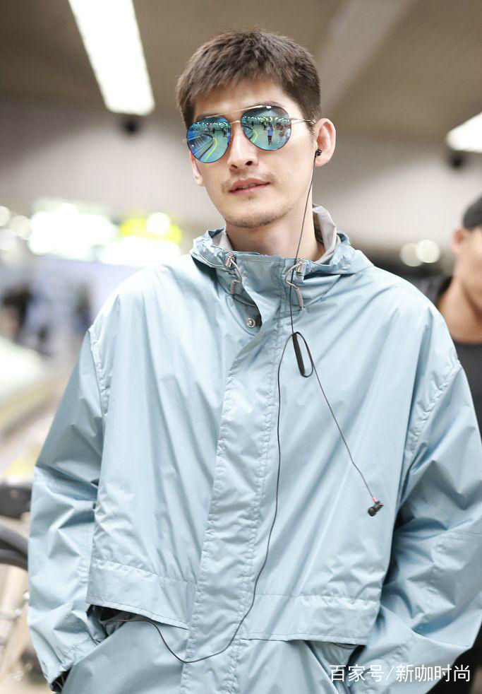 一身|张翰要走“颓男”路线？现身机场胡子青黑，跟一身清新装扮好不搭