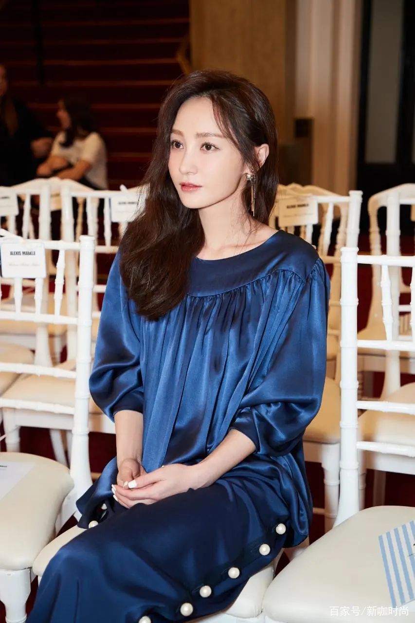 样式|40岁左右的女人，学学姚笛的慵懒风穿搭，你也能有“一米八”长腿