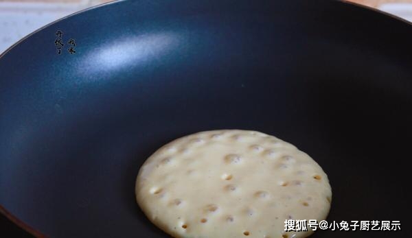 奶香玉米饼|早餐必学！不放水不放油，连和面都省了，松软香甜，比华夫饼还香