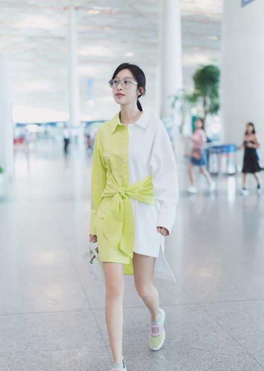 显得|林依轮夫妇游西湖，妻子不愧是当过超模，素颜搭配衬衫都这么抢镜