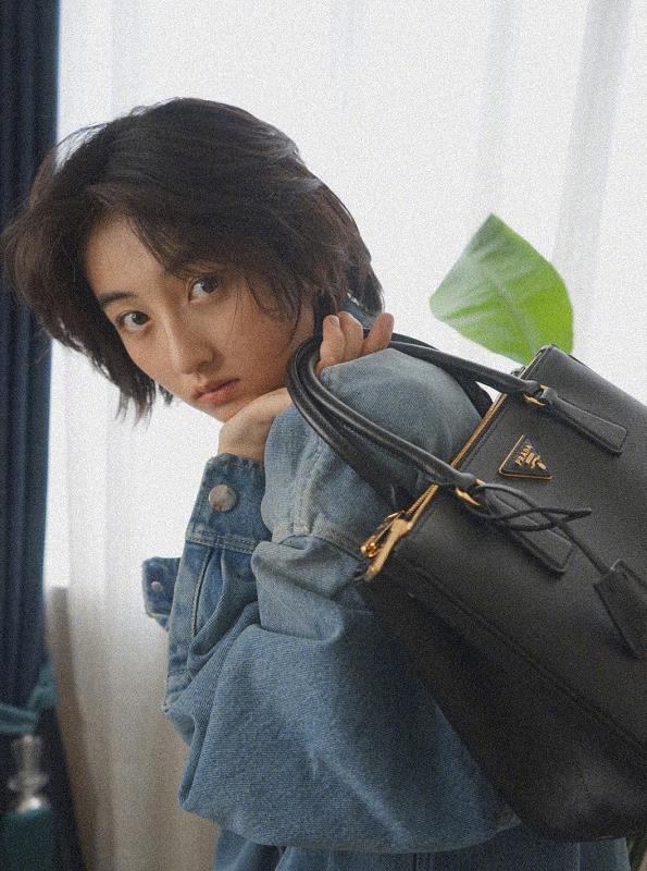 成年|张子枫就算成年，也像长不大人孩子，私下看着更有“国民妹妹”感