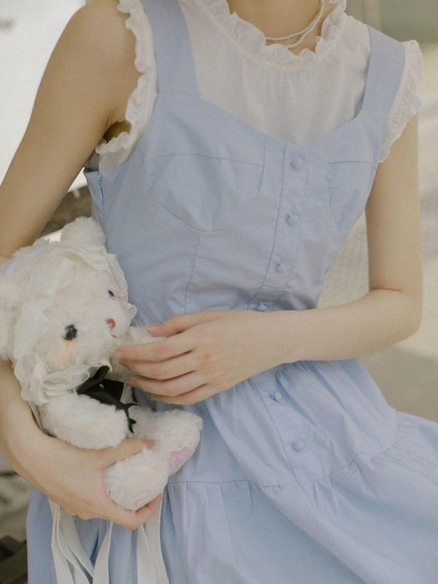 设计|元气少女都爱穿的吊带裙，日系复古，俏皮又灵动，美如初恋女友