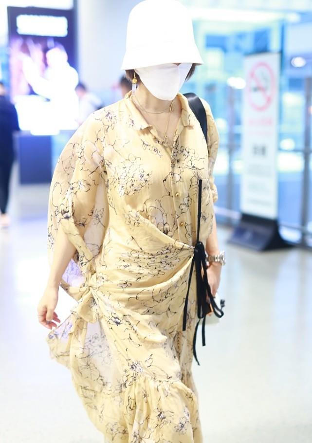 马伊琍|马伊琍越来越放飞自我了，穿不合身材的裙子像大妈，太浪费身材了