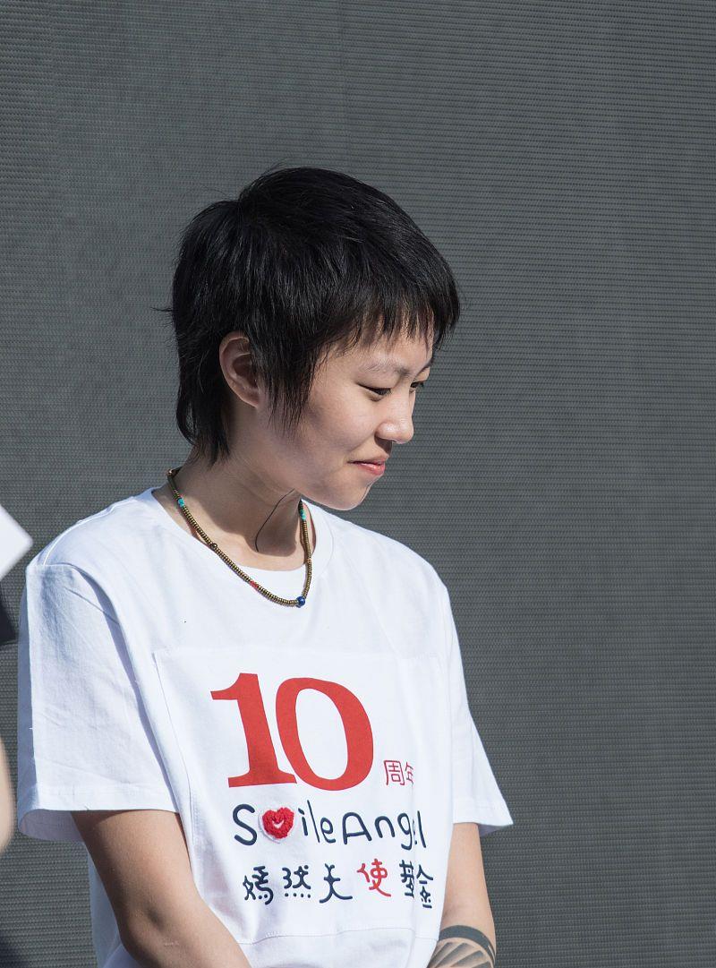 长发|窦靖童的时尚和王菲差得有点多,虽然留了女人的长发,却少了韵味