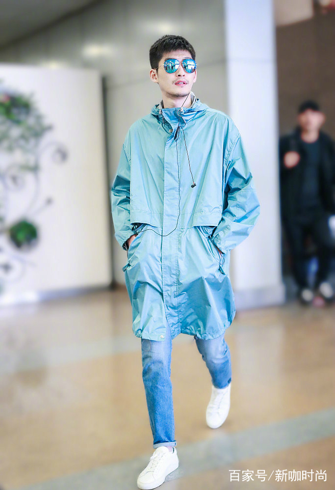 一身|张翰要走“颓男”路线？现身机场胡子青黑，跟一身清新装扮好不搭