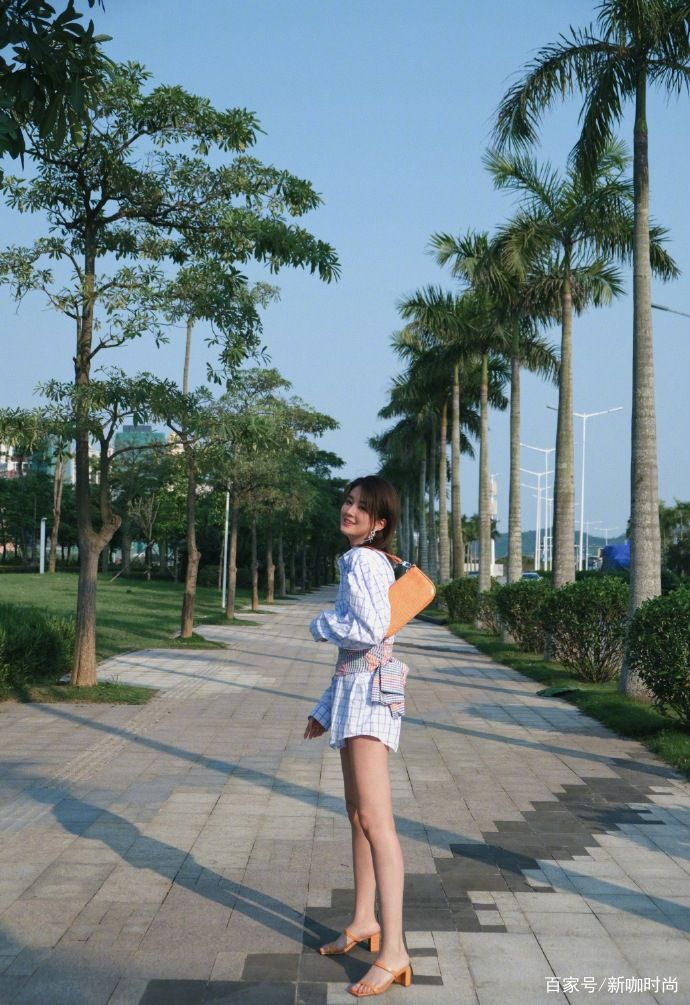 休闲风|乔欣越长越显嫩？18张风格各异美照，肤白貌美似少女