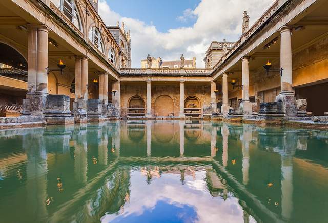 英国最优雅的城市，名字却是“洗澡”，因温泉入选世界文化遗产