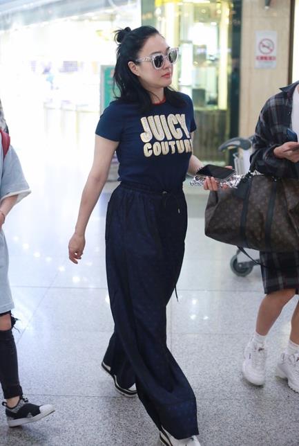 荧光|钟丽缇也太自信了吧，虽然身材胖胖的，也敢穿紧身的衣服